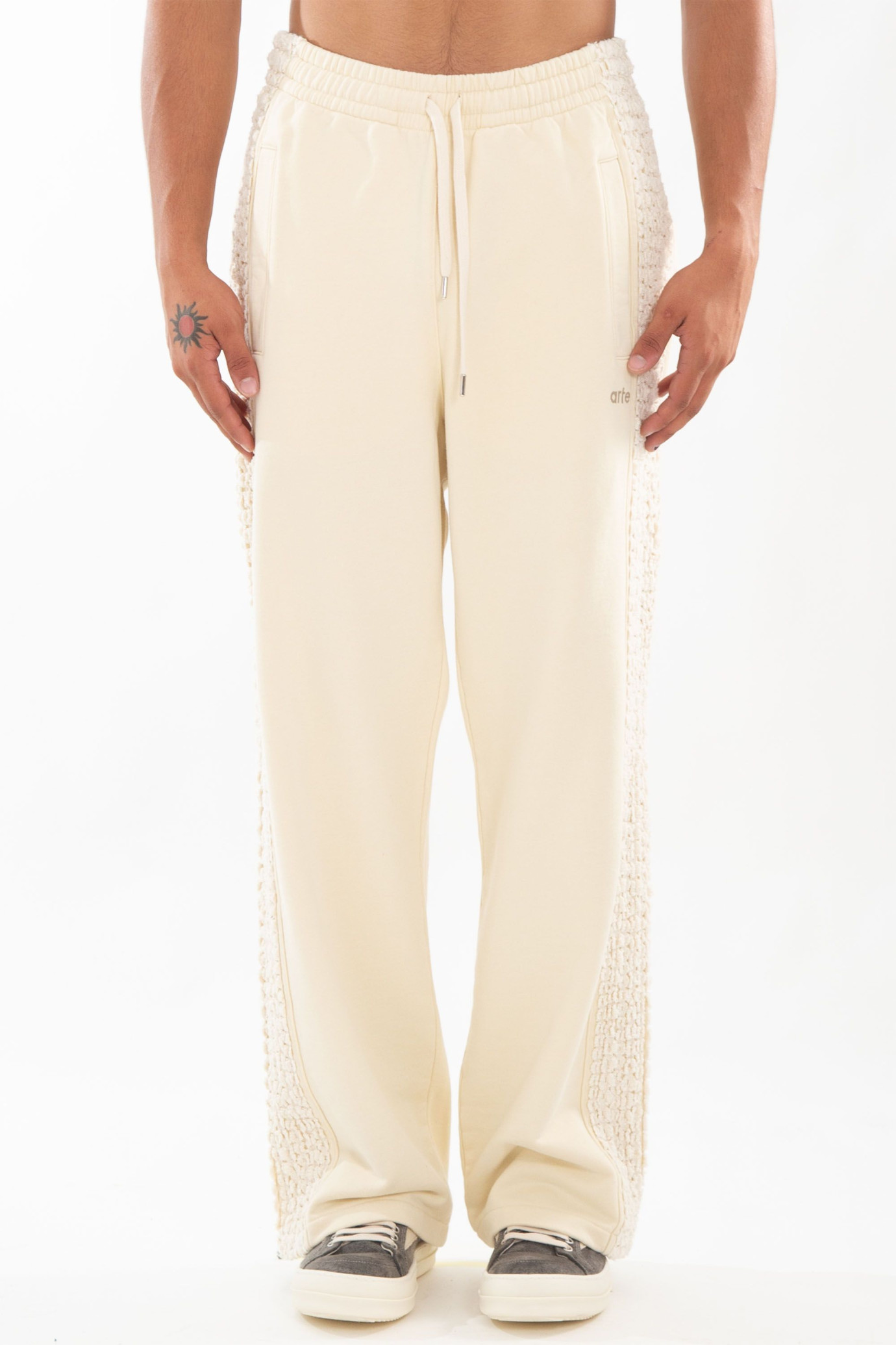 Flower Trim Sweat Pants BEIGE