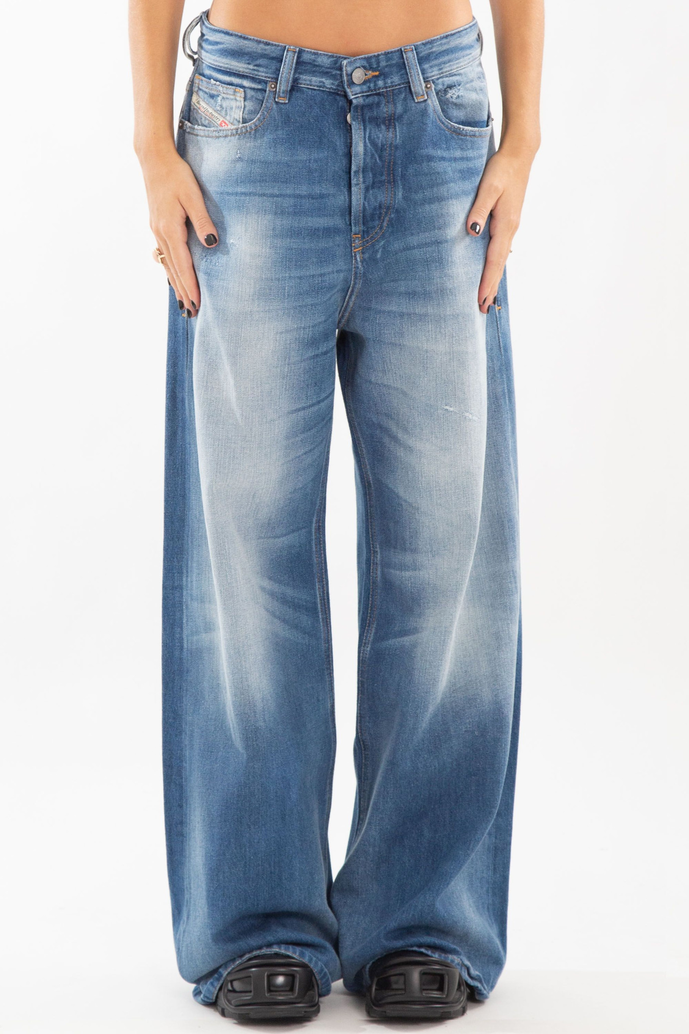 1996 D-Sire Mid Wash Relaxed Jeans