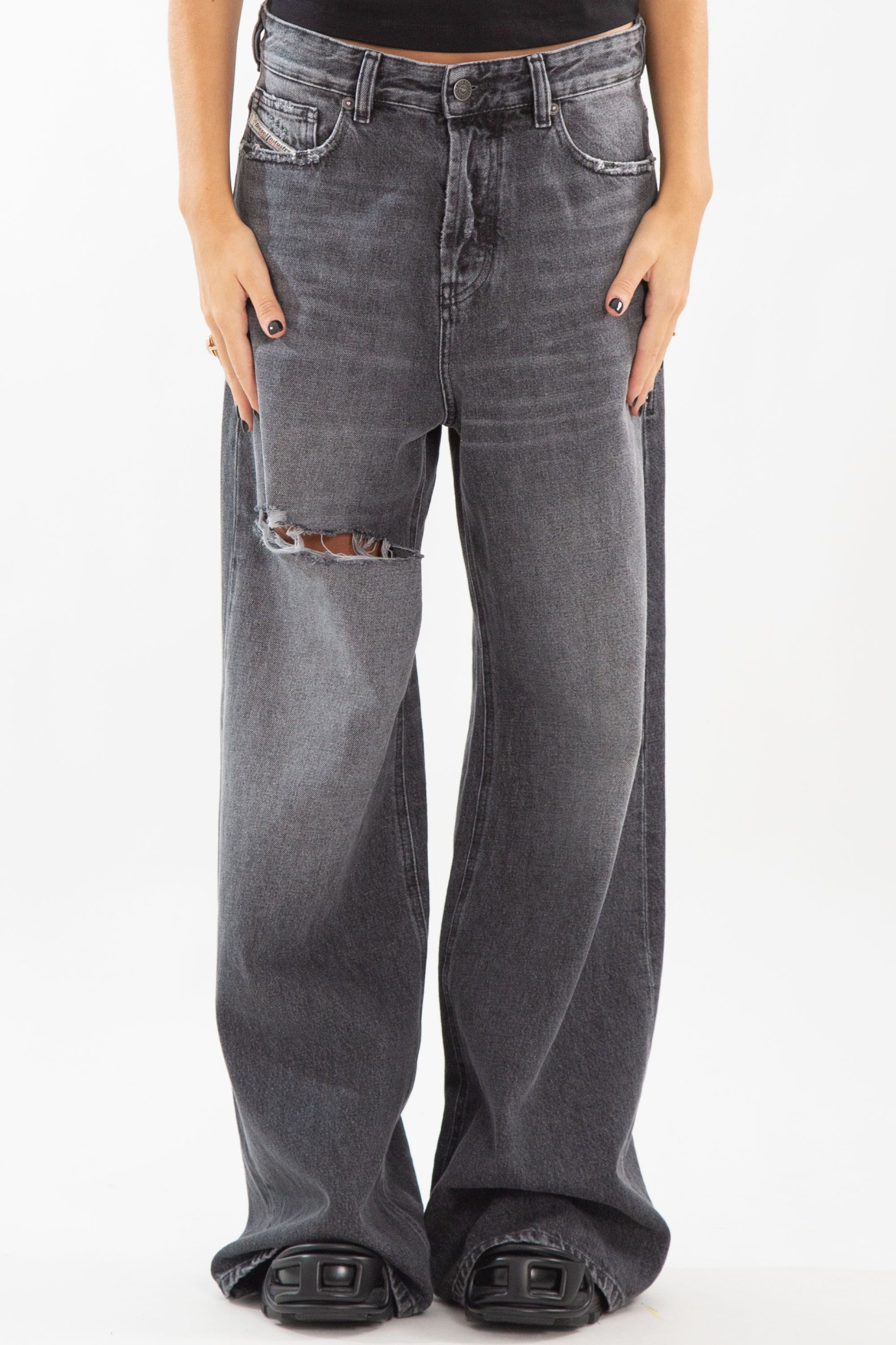 1996 D-Sire Ripped Relaxed Jeans